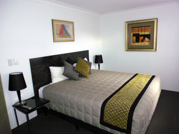 Queen Bed Accommodation at Burke and Wills Motor Inn Kingaroy