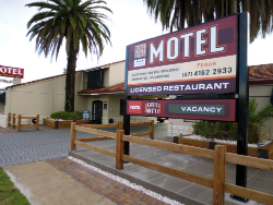 Burke and Wills Motor Inn - Accommodation Kingaroy South Burnett Qld