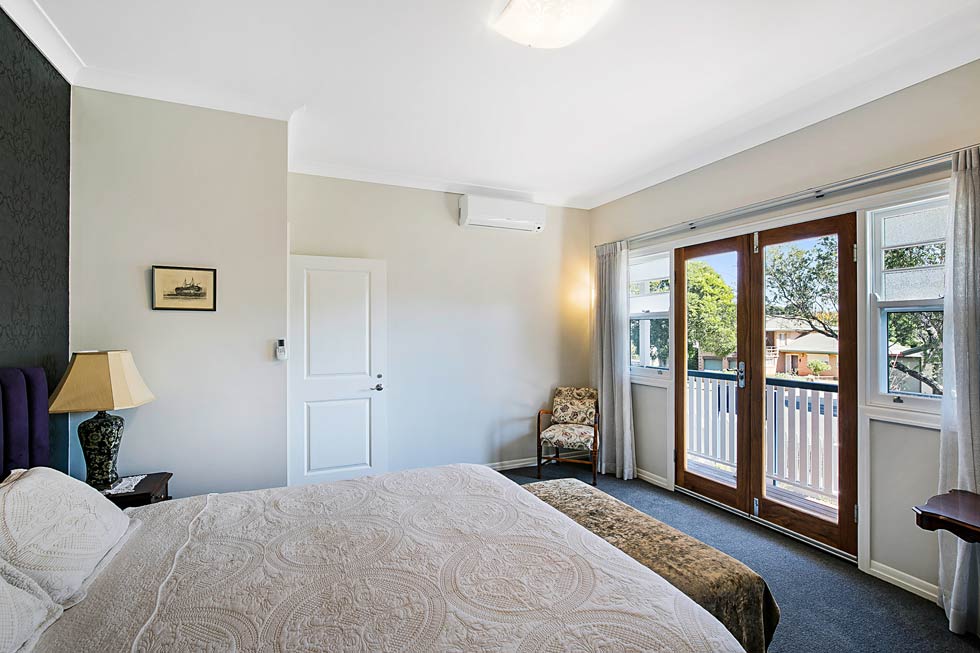 Belmont Quarters accommodation offers a fully renovated 4 bedroom weatherboard house and three newly constructed 2 bedroom self-contained apartments.