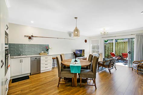 Seaside Quarters - Kitchen/Lounge