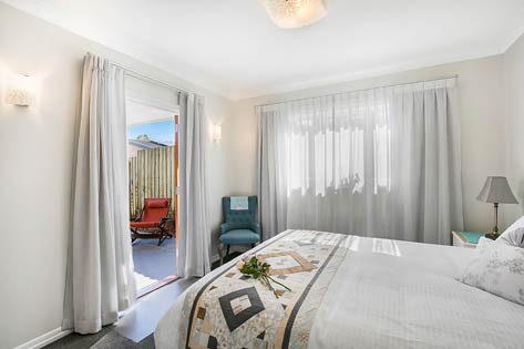 Seaside Quarters - Main Bedroom
