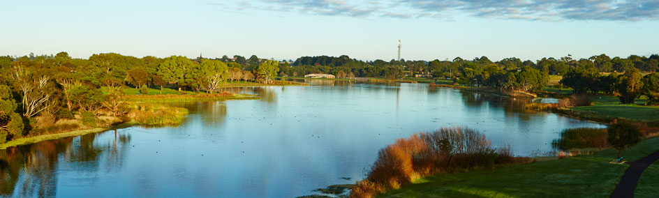 Lake Hamilton is just a 4 minute drive away and is the perfect place to enjoy a spot of fishing or simply relaxing