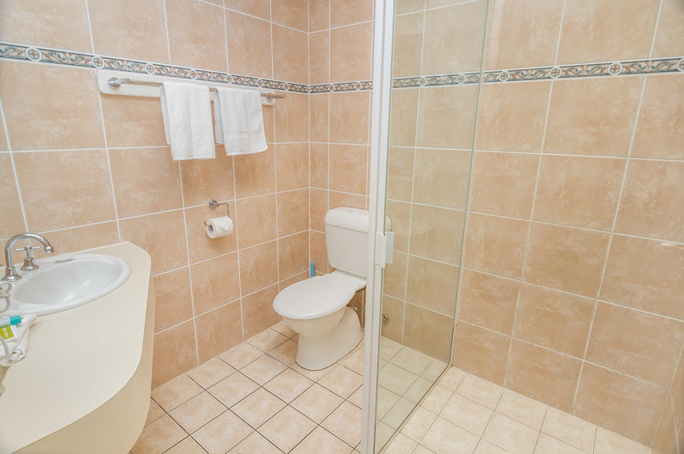 Caboolture Motel offering spacious ground floor units all with ensuite bathrooms.