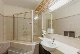 Executive King Spa at Highlander Motor Inn