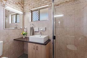 Standard Motel Bathroom at Highlander Motor Inn