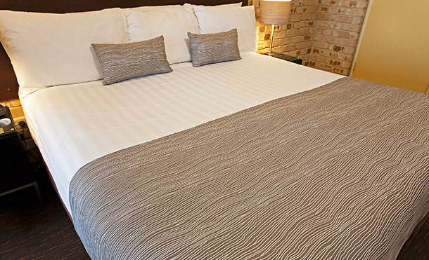 King Spa Suite at Highlander Motor Inn