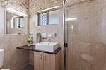 Standard Queen Room - Bathroom
