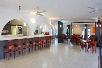 Yasi Bar + Grill offers a great range of beer, wine and spirits - Cardwell @ the Beach Cardwell QLD