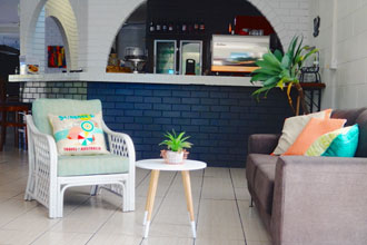 accommodation motel cardwell beach lounge